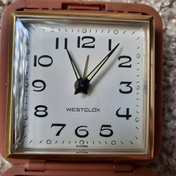 Vintage Westclox Portable Wind-up Travel Alarm Clock tan hard plastic case - Picture 5 of 8